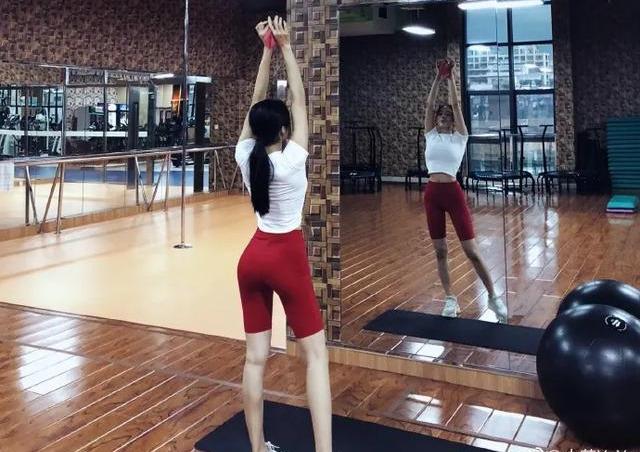 半岛棋牌游戏手机app下载截图